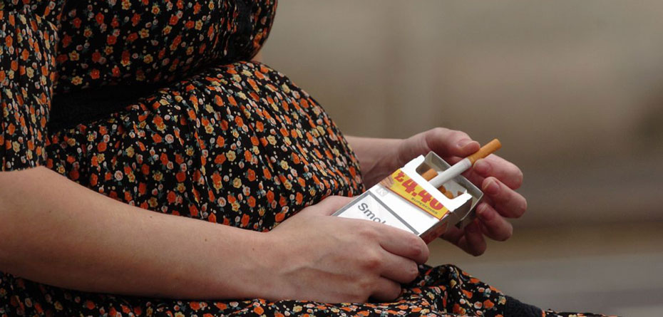 خطرات-سیگار-کشیدن-در-بارداری--عوارض
