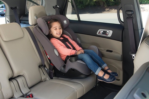 قرار-گرفتن-صندلی-کودک-در-خودروها-اجبار