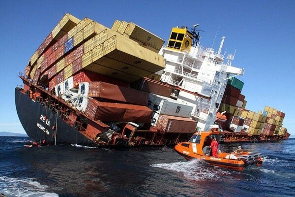 یک-کشتی-در-دریای-سیاه-غرق-شد