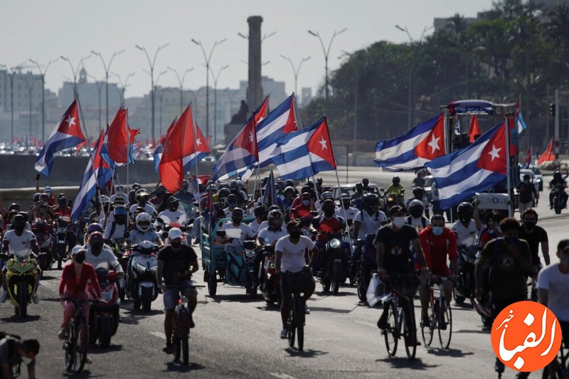 کوبایی-ها-شعار-مرگ-بر-محاصره-سر-دادند