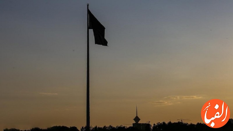 پرچم-۱۰۰۰-متری-یا-حسین-بر-فراز-شهر-تهران-به-اهتزاز-درآمد