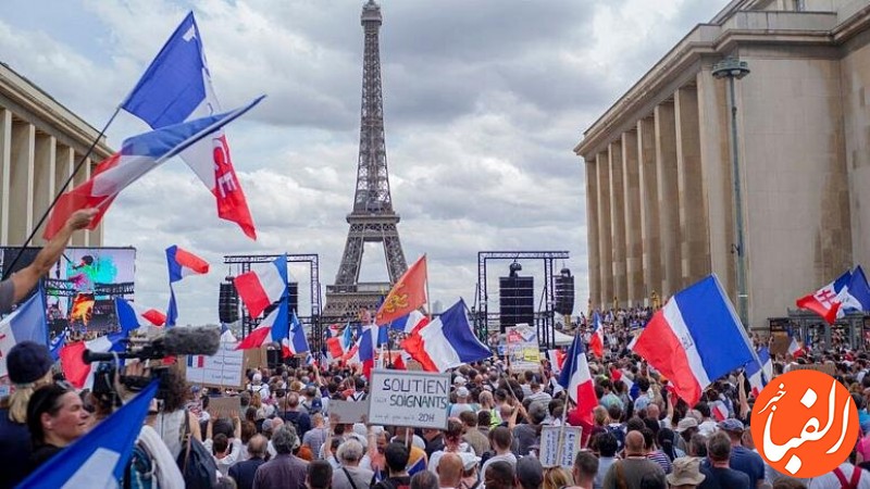تظاهرات-فرانسوی-ها-به-دیکتاتوری-سلامت-امانوئل-ماکرون