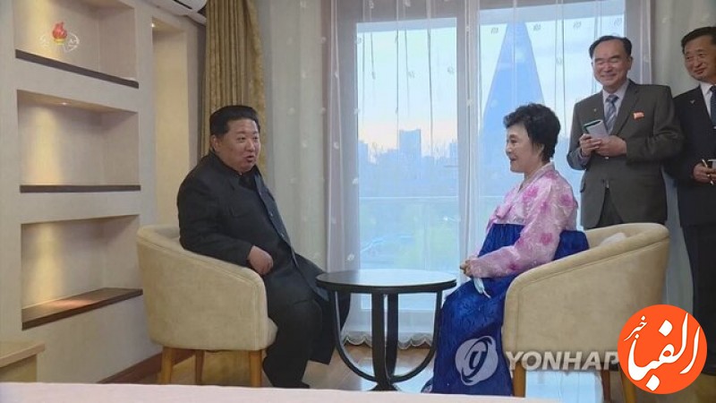 رهبر-کره-شمالی-به-بانوی-صورتی-یک-خانه-مجلل-هدیه-داد