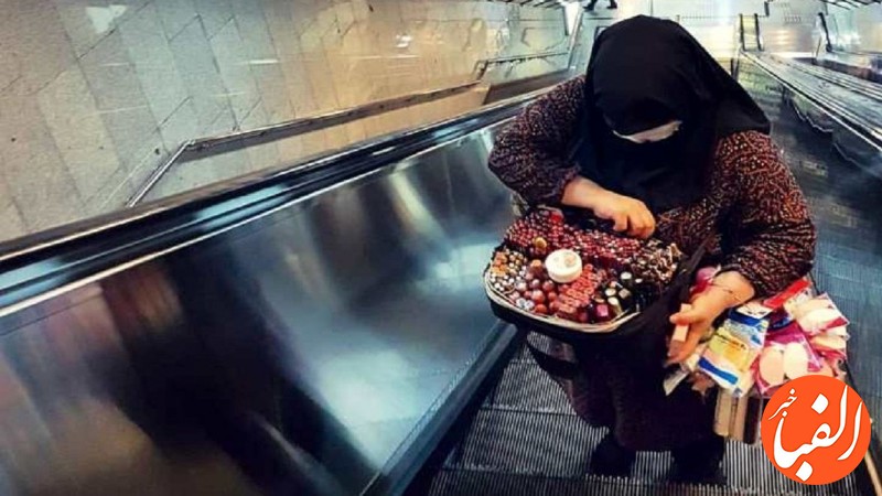 ماجرای-زن-میلیاردی-که-در-مترو-دستفروشی-می-کرد-چیست