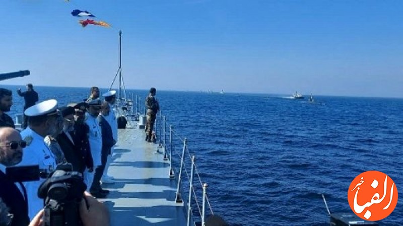 رئیس-جمهور-از-رژه-یگان-های-نیروی-دریایی-ارتش-بازدید-کرد