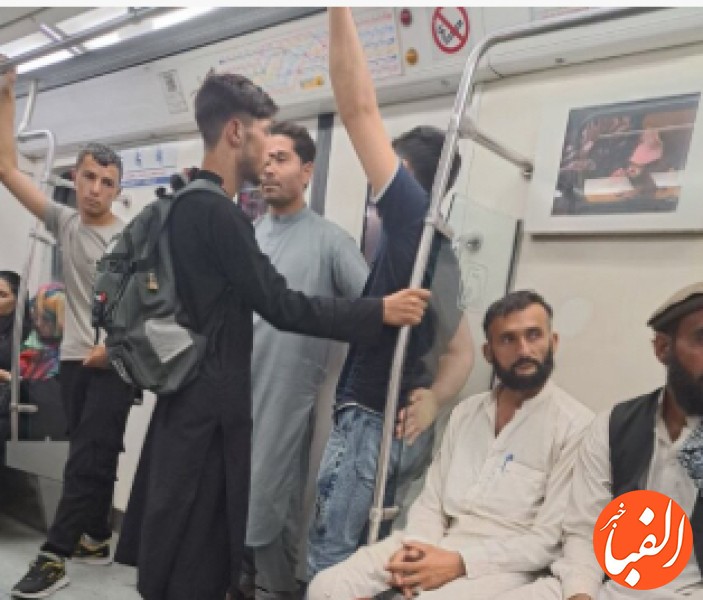 جنجالی-شدن-عکس-این-مسافران-خاص-متروی-تهران