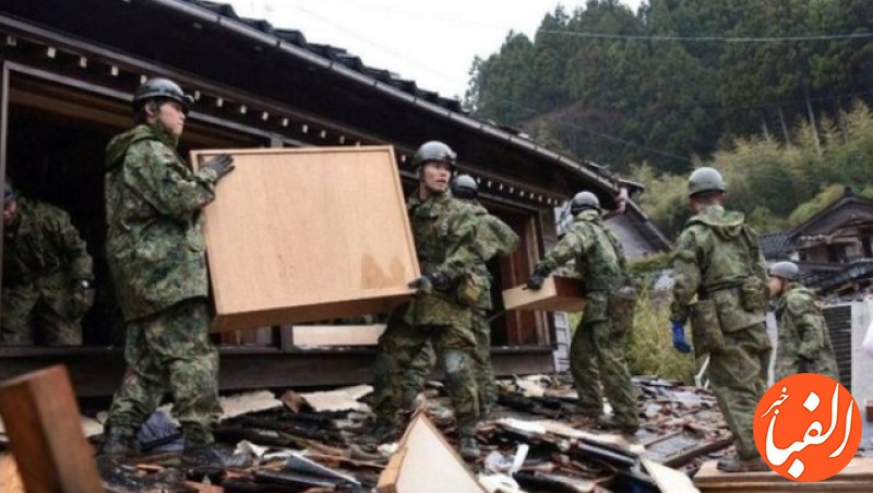۵-روز-بعد-از-زلزله-ژاپن-زنی-با-بیش-از-۹۰-سال-سن-در-میان-آوار-زنده-پیدا-شد