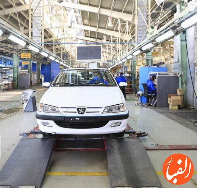 گزارش-ایران-خودرو-به-بورس-تولید-خودرو-سواری-۶-درصد-افت-کرد