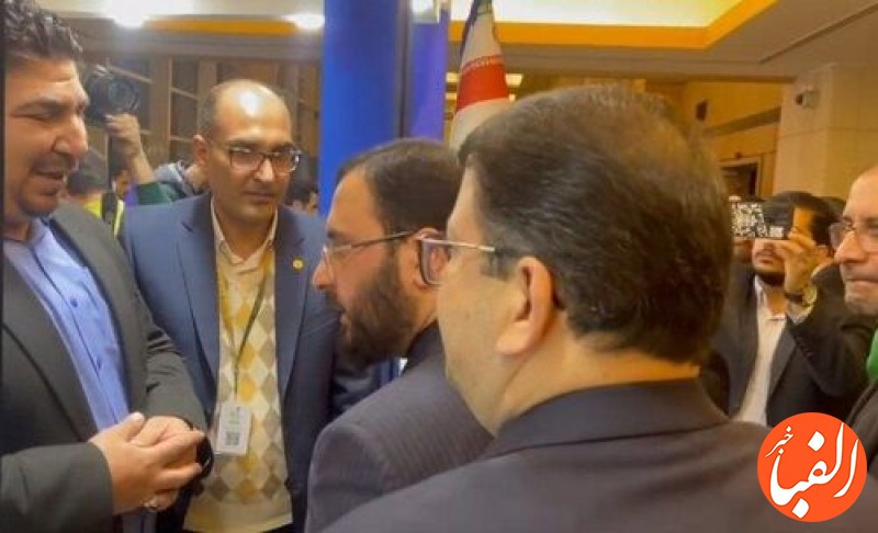 قائم-مقام-وزیر-فرهنگ-و-ارشاد-اسلامی-از-غرفه-بانک-سینا-در-جشنواره-فیلم-فجر-بازدید-کرد